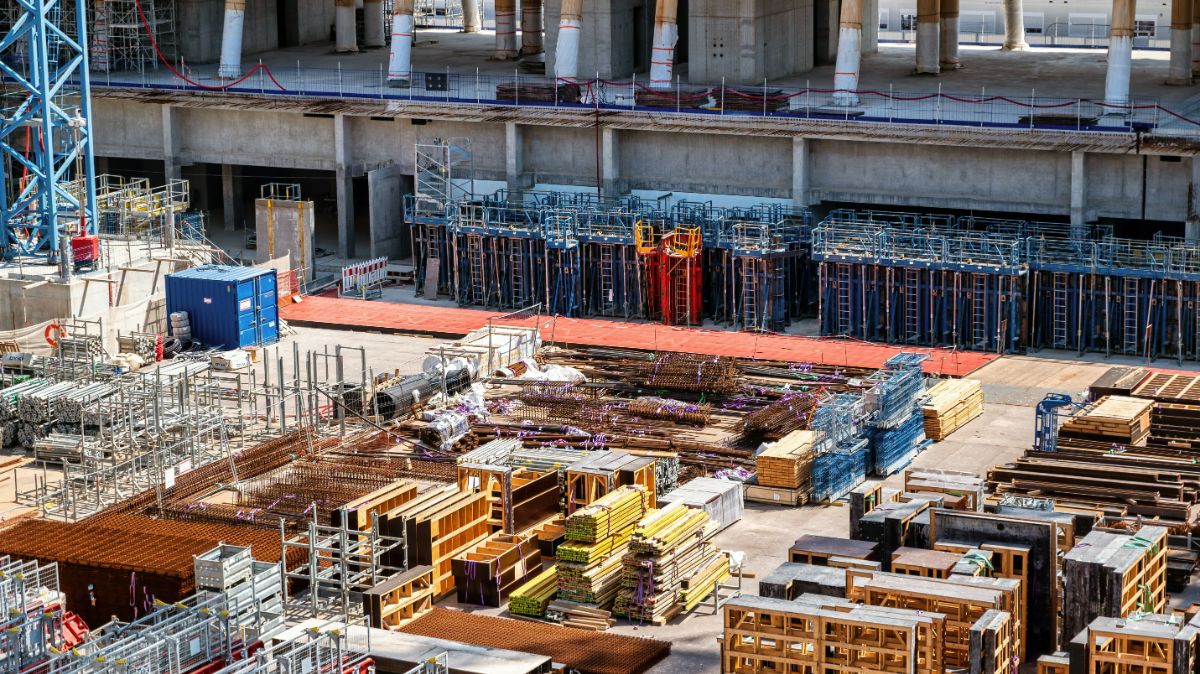 How To Properly Store and Handle Your Construction Equipment and Supplies?