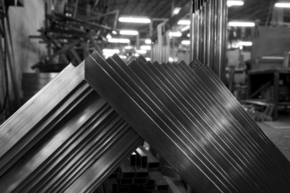 Exploring the Versatility and Benefits of Steel Angles