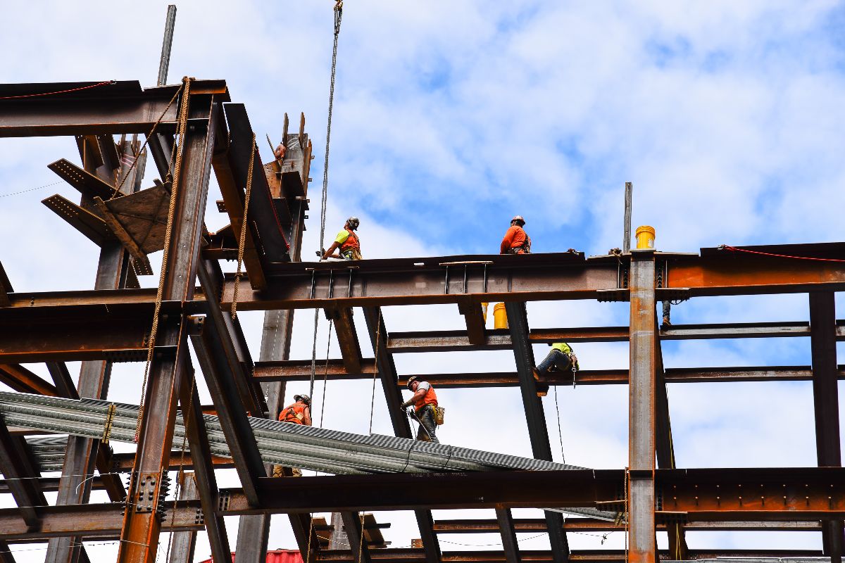6 Common Mistakes That Cause Steel to Deteriorate on Construction Sites